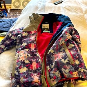 Girls size 12 snow suit. Great for skiing